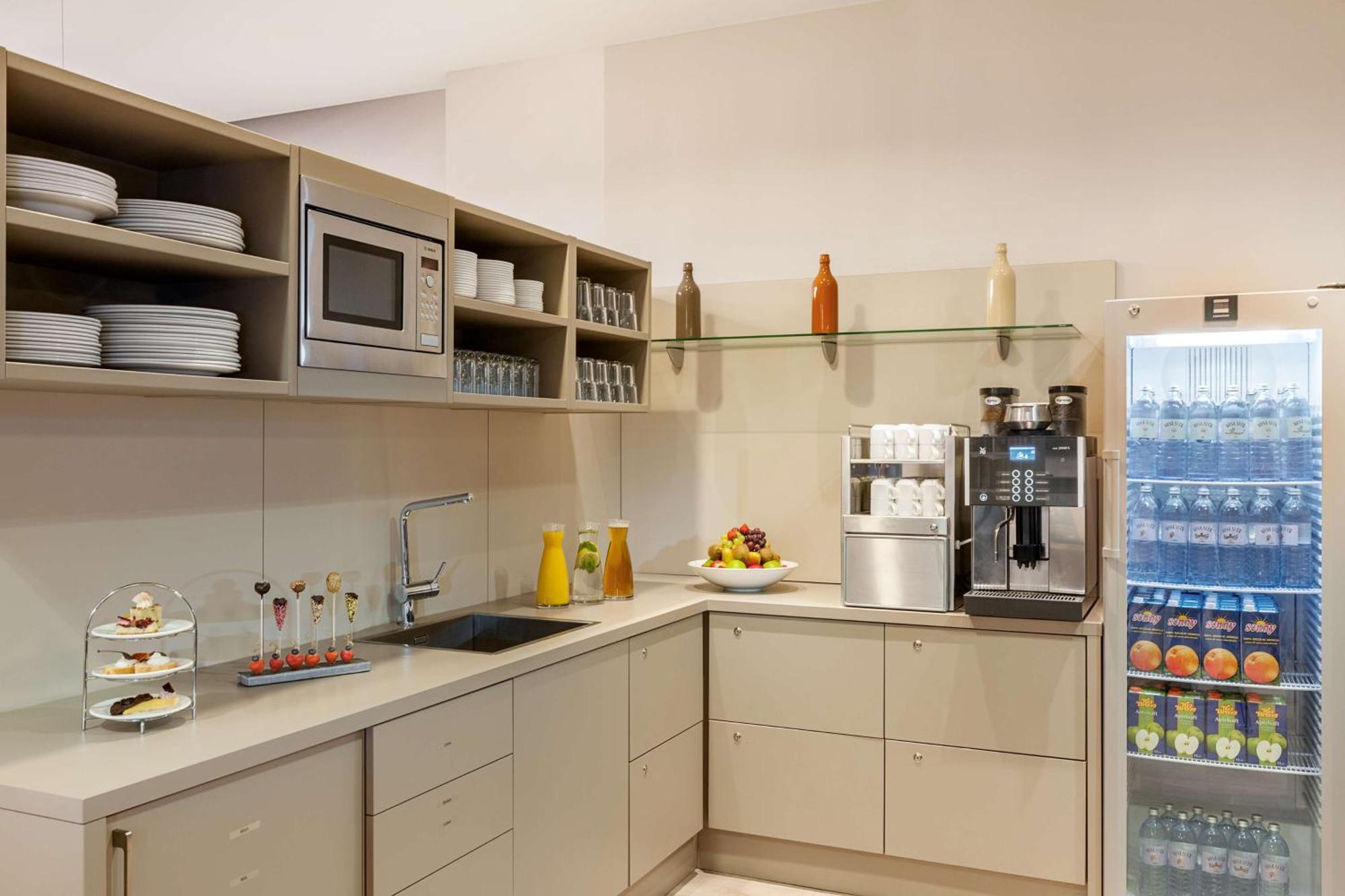 Nh Vienna Airport Conference Center Hotel Schwechat Luaran gambar Kitchen