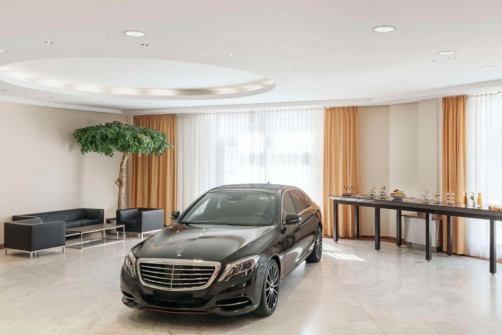 Nh Vienna Airport Conference Center Hotel Schwechat Luaran gambar Mercedes-Benz S 600 CDI